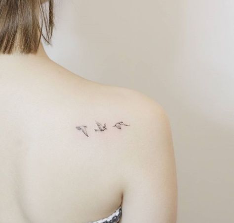 Birds Shoulder Tattoo, Small Birds Flying Tattoo, Tattoo Back Of Shoulder, Bird Back Tattoo, Bird Flying Tattoo, Thoughtful Tattoos, Back Shoulder Tattoo, Bird Shoulder Tattoos, Bird Tattoo Back