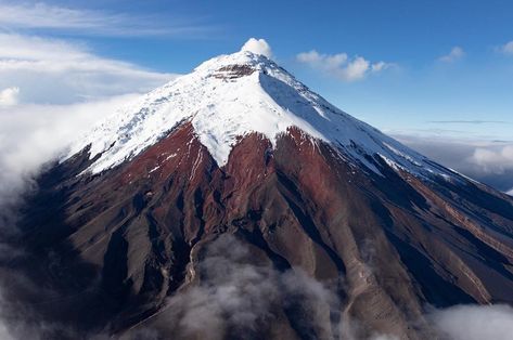 📍Volcán Cotopaxi ��� Cotopaxi Volcano, Volcano, Mount Rainier, Ecuador, Natural Landmarks, Travel, Instagram, Nature