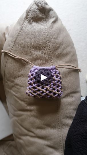 Macrame Mini, Handmade Tutorial, Macrame Purse, Macrame Keychain, Yt Channel, Mini Pouch, Macrame Patterns Tutorials, Macrame Bag, Macrame Tutorial