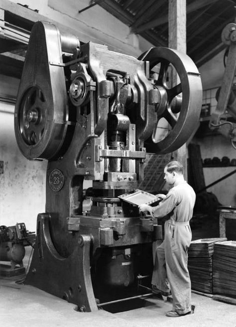 Metal Working Machines, Abandoned Factory, Steel Mill, Mechanical Art, Industrial Machinery, Industrial Machine, Machine Age, Industrial Photography, Old Tools