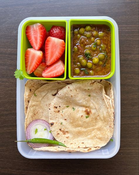 Healthy Tiffin Recipes, Healthy Office Lunch, Indian Lunch Box, Lunch Recipes Indian, School Lunch Recipes, Tiffin Recipe, Meal Planning Menus, Lunch Box Ideas, Breakfast Recipes Indian