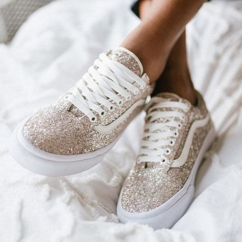 Glitter Keds Gift Idea #goldglitter #glittershoes ★ Gifts for girlfriend should be meaningful, personalized and show your  love. With a thoughtful, romantic gift, your anniversary will stay in  her heart. ★ See more: https://glaminati.com/gifts-for-girlfriend/   #gifts #giftideas #giftforher #giftforgirlfriend #diygifts #glaminati  #lifestyle Vans Oldschool, Sparkly Vans, Glitter Tennis Shoes, Diy Glitter Shoes, Wedding Vans, Glitter Vans, Golden Shoes, Tenis Vans, Wedding Sneakers