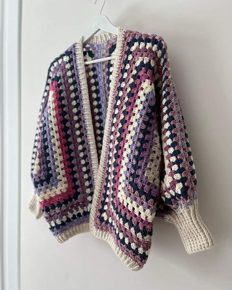 Granny Square Hexagon Cardigan, Hexagon Cardigan, Hexagon Cardigan Crochet, Modern Haken, Cardigan Sweater Pattern, Christmas Crochet Patterns Free, Crochet Cardigan Pattern Free, Gilet Crochet, Crochet Diy