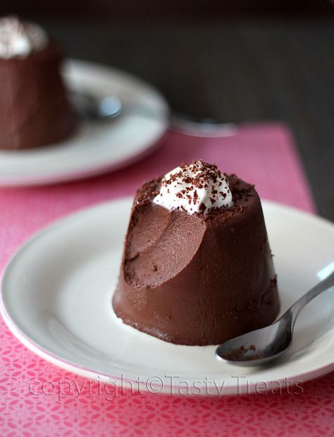 Tasty Treats: Chocolate Panna Cotta Chocolate Panna Cotta, Mousse Dolce, Clean Desserts, Patisserie Fine, Panna Cotta Recipe, School Picnic, Baking Goods, Quick Desserts, Eat Dessert First