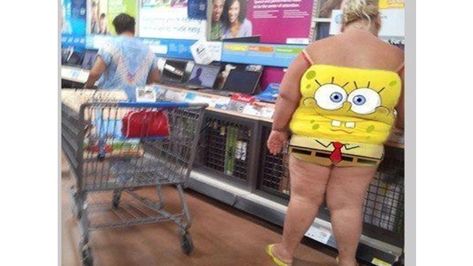 20 People Who Didn’t Think Before They Left the House - Gallery Walmart Lustig, Spongebob Fashion, Walmart Funny, Classy People, Walmart Fashion, Crazy Outfits, Fashion Fail, Funny Lol, 웃긴 사진