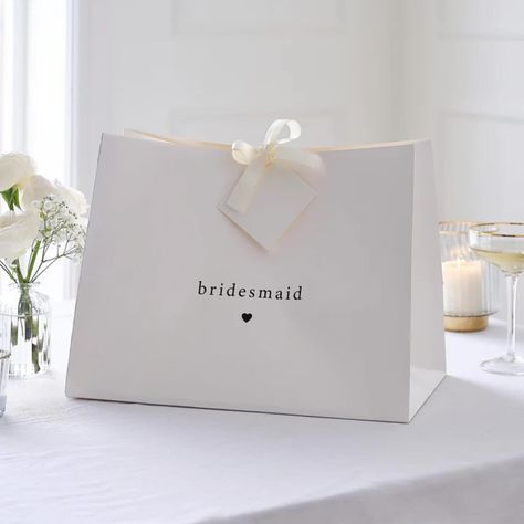 PROPOSE IN STYLE 🤍 Pop the question to your Maid of Honour and bridesmaids with these stunning gift bags this 2024! Bridesmaid Proposal Bags, Modern Bridesmaids, Bridesmaids Proposal, Bridesmaid Bags, Maid Of Honour, Bridesmaid Proposal Gifts, Proposal Gifts, Bridesmaid Proposal, The Question