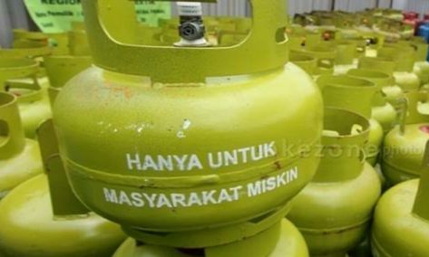 PANGKALAN KERINCI - Warga di Kelurahan Teluk Dalam, Kecamatan Kuala Kampar, Kabupaten Pelalawan, Riau mengeluhkan tabung gas elpiji 3 kg susah didapatkan atau langka. Tabung Gas Elpiji 3kg, Gas Elpiji, Tabung Gas, Kampar, Melon, Tools, Anime, Quick Saves