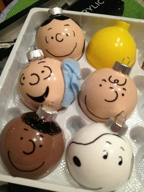 These darling Charlie Brown Peanuts Christmas ornaments were made by Hannah Durflinger! She used glass bulbs and acrylic matte paints to make them. You could use black paint on top or a sharpie when they’re dry. Perfect to hang on the tree or give for gifts! I also came across this idea on Pinterest (let … Character Ornaments, Peanuts Christmas, Puppy Chow, Charlie Brown Christmas, Snoopy Christmas, Easy Christmas Diy, Christmas Ornaments Homemade, Christmas Ornament Crafts, Noel Christmas