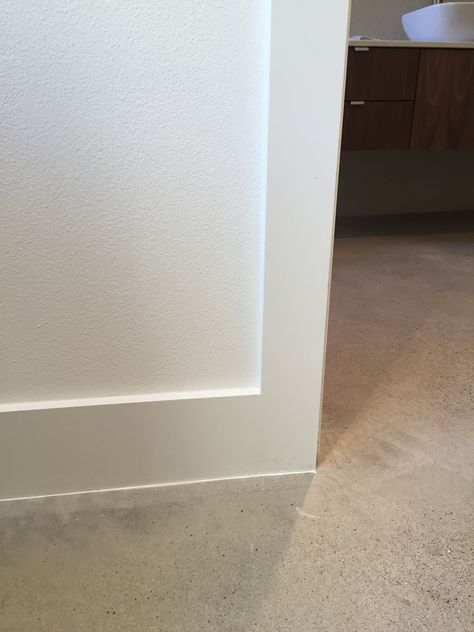 4 Inch Flat Baseboards, Simple Skirting Boards, Mcm Baseboard Trim, Mop Board Trim Ideas, Mid Century Skirting Boards, Mcm Baseboard, Modern Base Molding, Skirting And Architrave Ideas, 1x6 Baseboard Trim