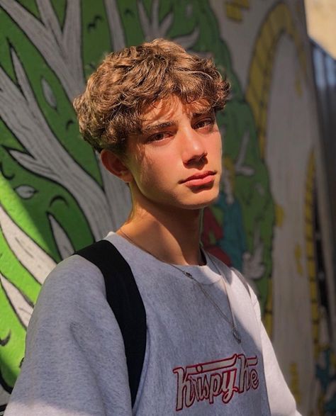 Image uploaded by @olliethreads. Find images and videos about cute, boy and Hot on We Heart It - the app to get lost in what you love. Surfer Boys, Skater Boys, Grunge Boy, Boys With Curly Hair, Burton Snowboards, Foto Poses, Kitesurfing, Skateboard Art, Young Justice