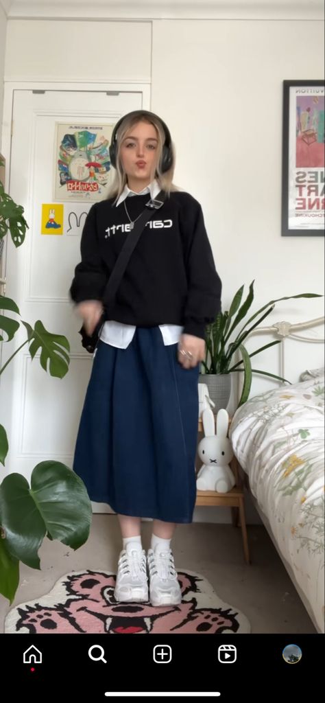 Shirt And Midi Skirt Outfit, Skirts With Sweatshirts Outfit, Skirt Sweatshirt Outfit, Midi Jean Skirt Outfits, Skirt And Sweatshirt Outfit, Cloth Tote Bags, Midi Jean Skirt, Jean Skirt Outfits, Long Jean Skirt