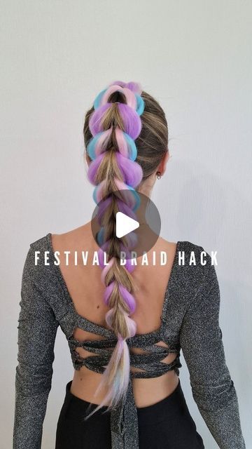 Rave Hairstyles With Fake Hair, Long Hair Plaits Ideas, Rave Braid Hairstyles, Easy Festival Hair Braids, Boxer Braids With Bangs, Fish Plait Hairstyles, Easy Festival Braids, Dragon Braid Hairstyles With Extensions, How To Braid With Fake Hair