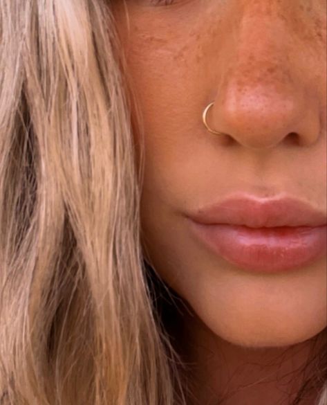 Huggie Nose Ring, Nose Freckles Natural, Tan Skin And Freckles, Nose Piercing Freckles, Ring Piercing Nose, Blonde With Nose Piercing, Blonde Nose Piercing, Simple Nose Piercing Aesthetic, Minimalist Nose Ring