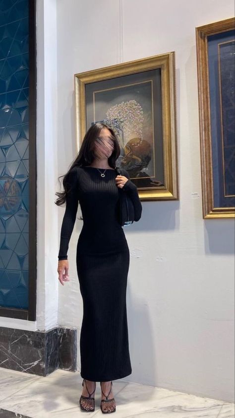 Black Dress Dinner Outfit, Modest Club Outfits, Dinner Outfit Winter Classy, Winter Bodycon Dress, Dresses For Women Classy, Dinner Outfit Winter, Attorney Outfit, Body Con Dress Outfit, Bodycon Outfits