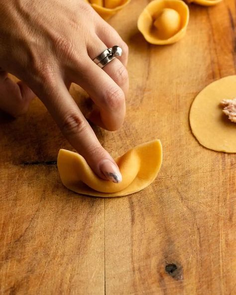 How to Make Cappelletti Pasta (easy filled shape!) - The Burnt Butter Table Gluten Free Pasta Dough, Butter Sauce For Pasta, Easy Homemade Pasta, Burnt Butter, Homemade Pasta Dough, Pasta Dough Recipes, Ravioli Filling, Ricotta Ravioli, Pasta Easy