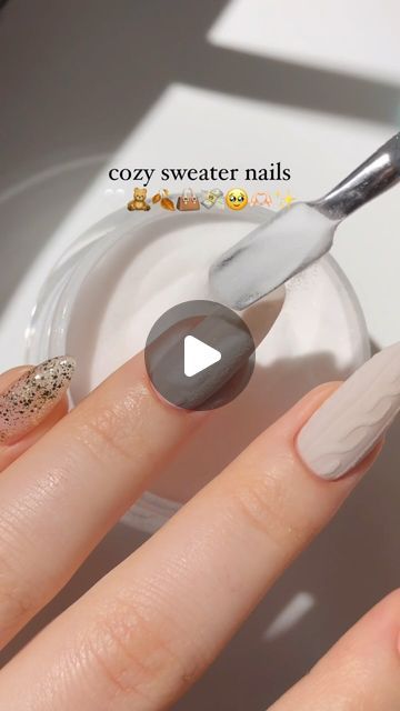 Paula 💅🏻🌙💗 on Instagram: "cozy sweater nails! 🤍🧸🍂👜
a classic fall nail design that will never get old & hopefully will prevent your nails from getting cold haha! <3
— using:
• @kiaraskynails 
beige gel polish “Soho” 💸
glossy gel top coat ✨
velvet gel top coat 🤎
gold glitter gel polish “Take the Crown” 👑 
clear dip powder 🤍
(use my code PAULAR10 for 10% off! <3)
#fallnails #sweaternails #minimalnails #autumnnails #nailart #nailarttutorial #nailinspo #naildesign #diynails #gelnails #kiaraskynails #kiaraskynailspr #reels" Sweater Nails Fall, Sweater Nails Designs, Acrylic Dip Nails, Fall Nail Design, Glitter Gel Polish, Spring Nail Designs, Sweater Nails, Minimal Nails, Gel Top Coat