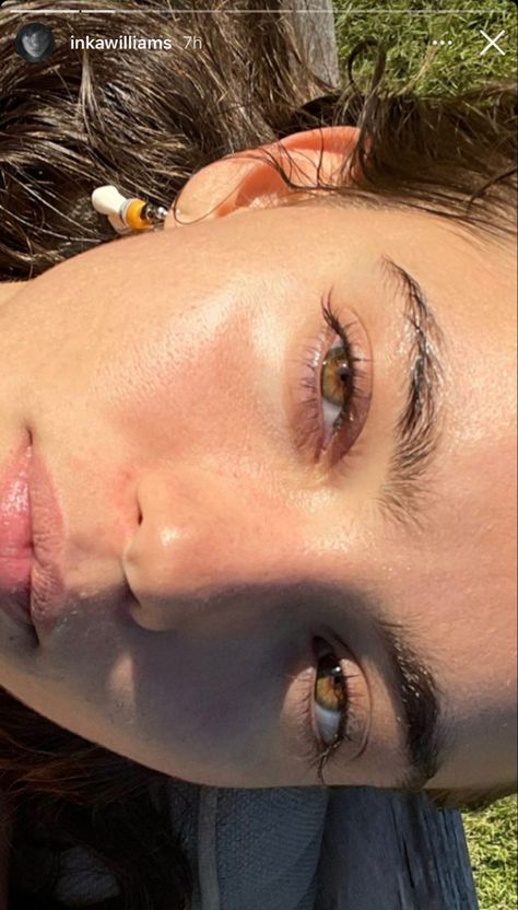 No Dark Circles Aesthetic, Natural Thick Lashes, Bare Face Beauty, Bare Face Aesthetic, Inka Williams, Self Portrait Poses, Bare Skin, Bare Face, Foto Ideas Instagram