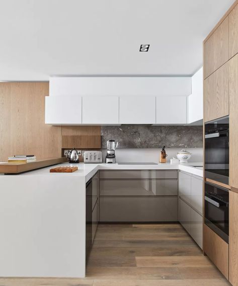 U-shaped kitchen ideas: Embrace this ultra-practical design | Homes & Gardens | Modern U Shaped Kitchens, Kitchen Layout U Shaped, Small U Shaped Kitchen, Kitchen Shapes, Wall Cupboards, Dark Wood Kitchens, Small Kitchen Layouts, Kitchen Finishes, Small Kitchen Storage