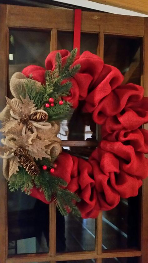 Christian Christmas Decorations, Easy Wreath, Winter Wreath Diy, Burlap Christmas Wreath, Christmas Decorations Cheap, Christmas Wreaths Diy Easy, Christmas Flower Arrangements, Diy Christmas Wreaths, Homemade Christmas Decorations