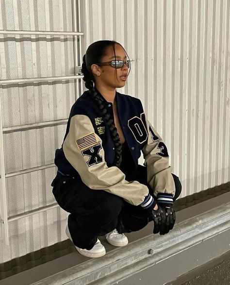 Baggy Outfits Women, Outfits Women Streetwear, Baggy Outfit Woman, Varsity Outfit, Baseball Jacket Outfit, Street Wear Aesthetic, Baggy Outfits, Senior Jackets, Varsity Jacket Outfit