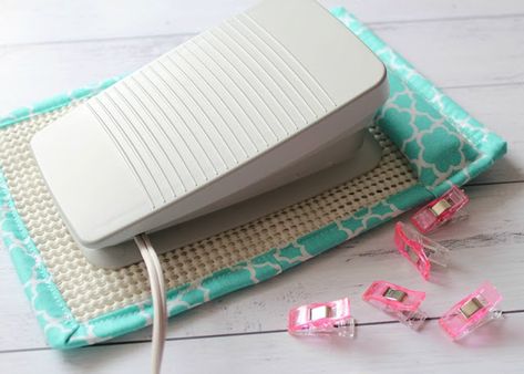 Threadbare Creations- Non Slip Foot Pedal Mat (Link to Tutorial) Threadbare Creations, Recipes Tutorials, Sewing Machine Feet, Sewing Machine Cover, Sewing Room Organization, Sewing Crafts Tutorials, Beginner Sewing Projects Easy, Small Sewing Projects, Sewing Machine Accessories