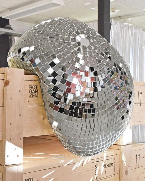 Plakat Design Inspiration, Ordinary House, Keramik Design, Mirror Ball, Disco Balls, Dream House Decor, Disco Ball, Interior Inspo, Aesthetic Room Decor