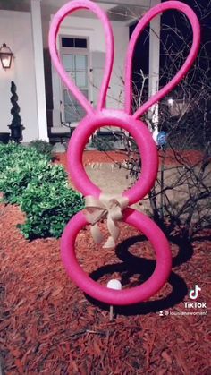 🐰🐰🐰 Kim 🐣🐣🐣(@louisianawoman1) on TikTok: 🐰🐰🐰 POOL NOODLE EASTER BUNNY #dollartree #craft #diy #howto #easter #pool #poolnoodle #decoration #fyp Outdoor Easter Decorations Diy, Easter Yard Decorations, Easter Crafts Dollar Store, Pool Noodle Crafts, Easter Outdoor, Easter Event, Easter Games, Pool Noodle, Easter Bunny Crafts