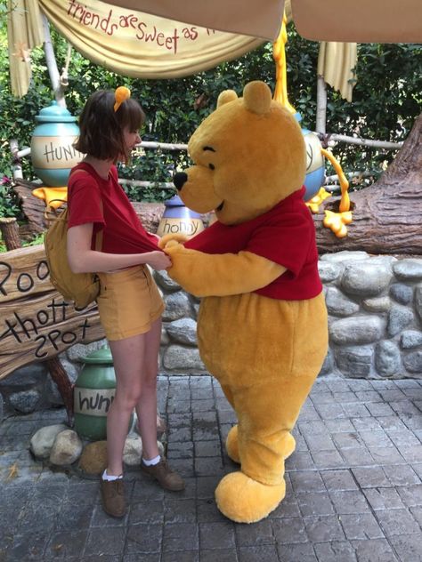 Disney Photo Ideas, Disney Bounding, Disney Bound Outfits, Disney Inspired Outfits, Disney Day, Disneyland Trip, Disney Photos, Pooh Bear, Disney Pins