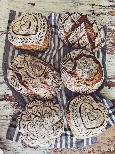 Bread Scoring Patterns, Sourdough Scoring, Bread Scoring, Homemade Sourdough Bread, Artisan Bread Recipes, Sourdough Starter Recipe, Bread Art, Sourdough Baking, Sourdough Bread Recipe