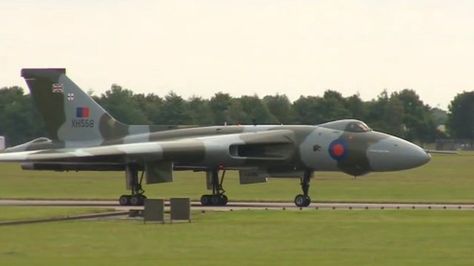 BBC News - Vulcan bomber leaves RAF Waddington for the last time Futuristic Plane, Vickers Valiant, Noise Art, Raf Bases, Avro Vulcan, Delta Wing, Canadian Military, Air Force Aircraft, Abandoned Train