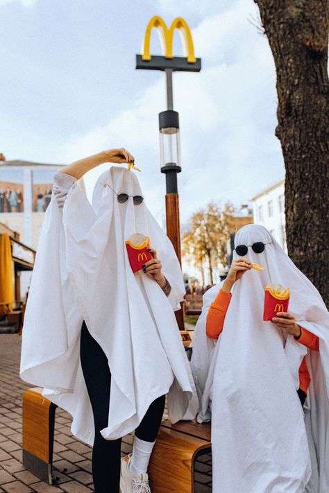 McDonald’s, fries, Halloween 🎃 Mcdonald’s Halloween, Mcdonald's Photoshoot, Halloween Mcdonalds, Burger Aesthetic, Mcdonalds Halloween, Mcdonalds Aesthetic, Roblox Codes Outfits, Mcdonald's Aesthetic, Witch Photoshoot