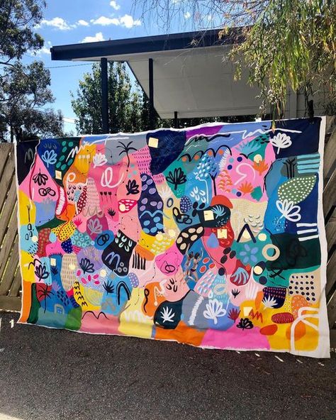 Joan Blond 🔷 on Instagram: "When you have to hang your painting on the fence to take a photo 😱😂😂 commission complete - thank you Rebecca & thank you to @gullottigalleries_official 🍸♥️🌟🌟" Birds On A Fence Painting, Joan Blond, Cats On A Fence Painting, Take A Photo, Fence Decor, The Fence, How To Take Photos, Fence, Take A