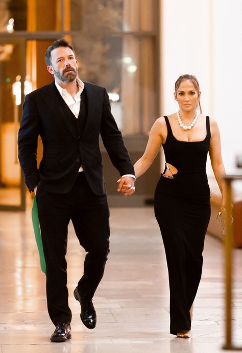 All of Jennifer Lopez's honeymoon outfits with Ben Affleck Jlo And Ben Affleck, Ben Affleck Jennifer Lopez, Ben And Jen, Honeymoon Wardrobe, J Lo Fashion, Paris Honeymoon, Longest Marriage, Hollywood Couples, Honeymoon Outfits