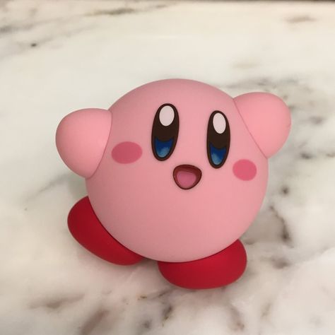 Clay Kirby Diy, Kirby Clay Figures, Pokemon Clay Art, Kirby Clay, Clay Kirby, Kirby Stuff, Clay Crafts Air Dry, Nintendo Art, Office Crafts