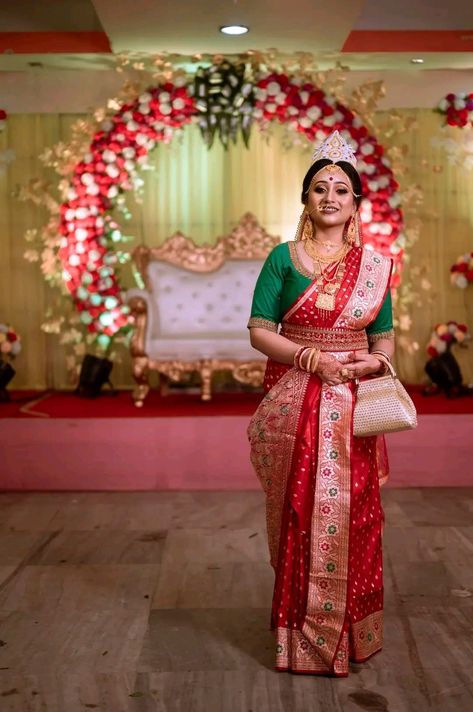 Bengali Bride Saree Draping, Bengali Bride Saree, Bengali Wedding Saree, Bengali Bride Reception Look, Bengali Marriage, Bride Images, Kolka Design, Bengali Fashion, Sari Style