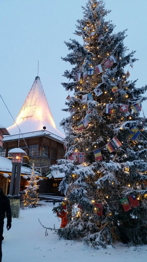 Laponia, Rovaniemi Aldea Santa Claus. Navidad 2016 Fall Pics, Soft Sweaters, Christmas In Europe, Lapland Finland, Warm Drinks, Ski Season, Christmas Feeling, Winter Love, Christmas Wonderland