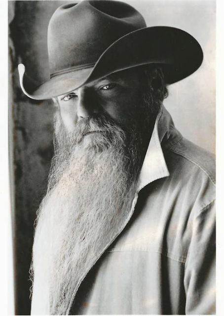 🎵''💞.Dusty Hill , ZZ Top , Posted by: eviltwins .😎.🎸💞''🎵 http://fp.famousfix.com/pictures/dusty-hill/p20167753 Billy Gibbons, Grey Beards, Heavy Rock, Zz Top, Great Beards, Rock And Roll Bands, Southern Rock, Music Icon, Music Legends