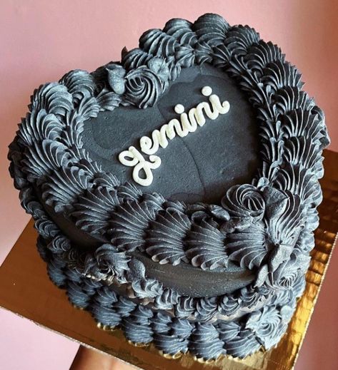 Gemini Cake Aesthetic, Gemini Season Cake, Heart Shaped Cakes Aesthetic, Gemini Cake Birthday, Gemini Szn Cake, Gemini Baby Cake, Gemini Heart Cake, Gemini Cake Ideas, Gemini Birthday Cake