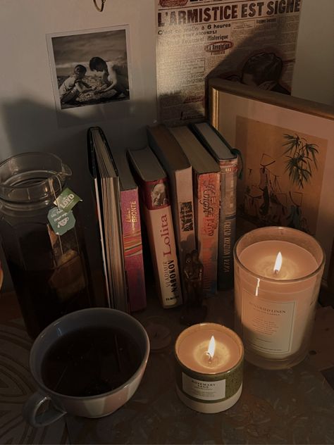 Books On Nightstand Aesthetic, Fall Inspo Room Decor, Autumn Aesthetic Living Room, Fall Nightstand Decor, Books And Candles Aesthetic, Moody Autumn Aesthetic, Fall Books Aesthetic, Fall Aesthetic Candles, Fall Dark Academia Aesthetic