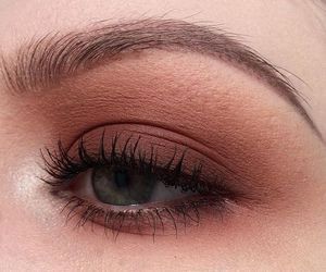 Dark Academia Makeup, Academia Makeup, Maquillage Halloween Simple, Simple Makeup Natural, Trendy Eyeshadow, Make Up Videos, Halloween Makeup Easy, Brown Eyeshadow, Trendy Makeup