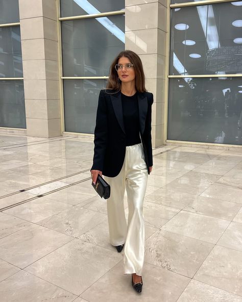 A Stylish Influencer Shares Her Workwear Favourites Satin Trousers Outfit, Silk Pants Outfit, Satin Pants Outfit, Chic Business Attire, Maria Kragmann, Fashion Work Outfit, Big Girl Clothes, Pants Outfit Fall, Muslim Outfits Casual