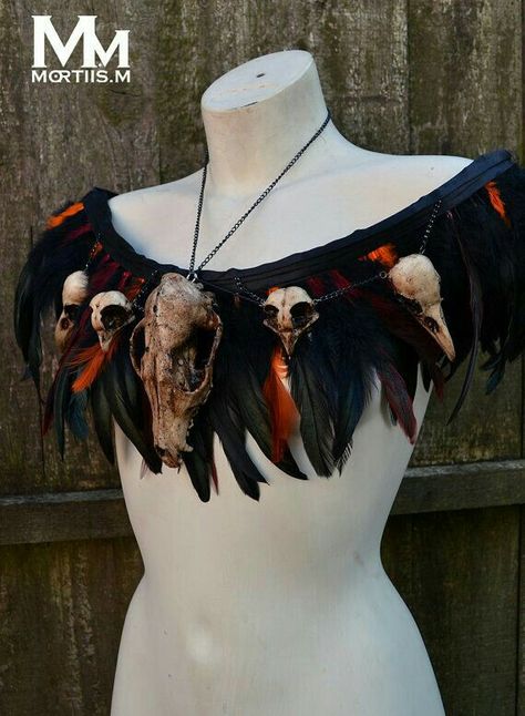 feathered top with bones Voodoo Costume, Skull Collar, Voodoo Halloween, Fair Costume, Fox Skull, Friendly Fox, Traditional Healer, Hallowen Costume, Fest Outfits