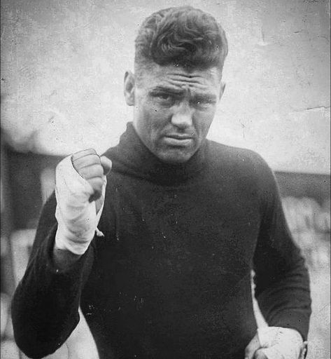 Jack Dempsey #BoxingTraining #BoxingWorkout #BoxingTechniques #BoxingInspiration #BoxingLifestyle Boxer Quotes, Boxing Photos, Mike Tyson Boxing, Muhammad Ali Quotes, Roy Jones Jr, Roberto Durán, Jack Dempsey, Boxing Videos, Joe Louis