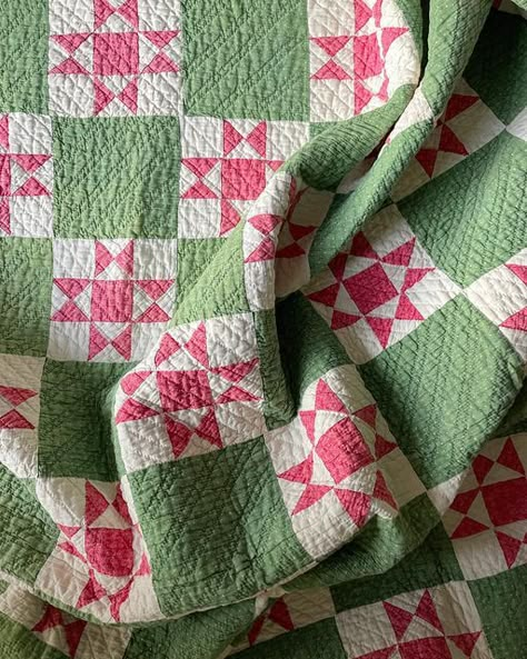 Forest Green Quilts Ideas, Red And Green Quilts, Green Quilts Ideas, Quilts Ideas Patterns, Marriage Quilt, Vintage Christmas Quilt, Lavender Quilt, Heritage Quilt, Quilts Christmas