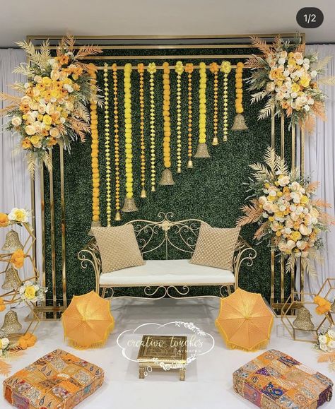 Indoor Indian Wedding Decorations, Indoor Haldi Decor, Simple Pakistani Mehndi, Mehndi Stage Decoration At Home, Indoor Mehendi Decor Ideas, Indoor Haldi Decor Ideas, Mehndi Stage Decoration, Mehndi Decor At Home, Haldi Stage