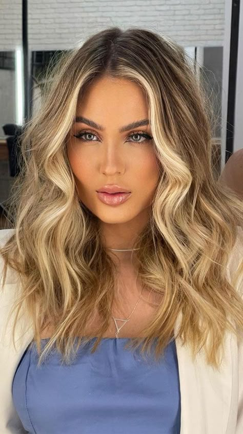 beach blonde, blonde face framing highlights, blonde face framing balayage hightlights Balayage Face Framing, Blonde Face Framing, Balayage Hair Ideas, Blonde Foils, Warm Blonde Hair, Hair Foils, Highlights Ideas, Fall Blonde, Short Brown Hair