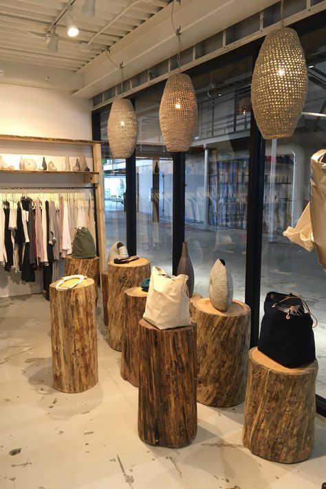 Clothing Boutique Interior Design, Clothing Boutique Interior, Modern Rustic Style, Storefront Design, Retail Displays, Retail Concepts, Boutique Interior Design, Retail Store Design, Boutique Interior