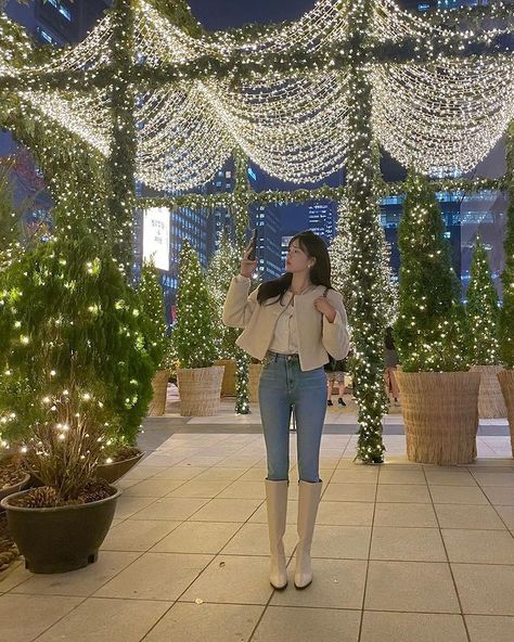 Korean Holiday Outfit, Beijing Winter Outfit, Everland Korea Outfit, Christmas Ootd Korean, Outfit Coreen, Spring In Korea Outfit, Autumn Outfits In Korea, Korean Christmas Outfit, Korea Spring Fashion