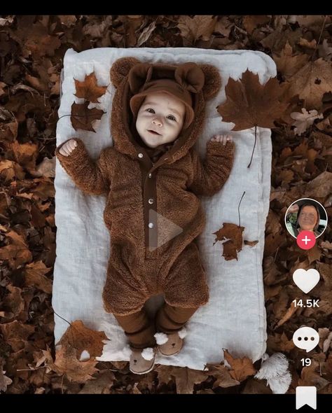 Baby Autumn Photography, Fall Baby Photos, Baby Holiday Photos, Fall Baby Pictures, Hospital Photos Newborn, Baby Milestones Pictures, Newborn Halloween, Baby Fall, Baby Pictures Newborn