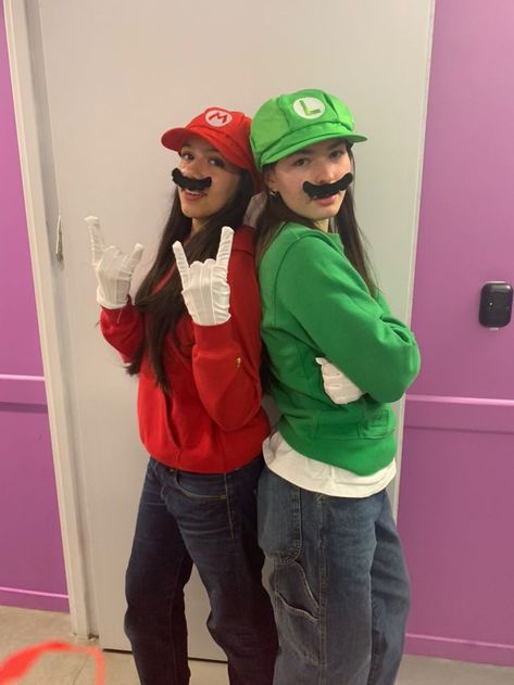 Halloween Costumes Mario, Mario And Luigi Halloween, 2023 Halloween Costumes, Luigi Halloween Costume, Mario Halloween Costumes, Mario Halloween, Mario Und Luigi, Luigi Costume, Mario Costume